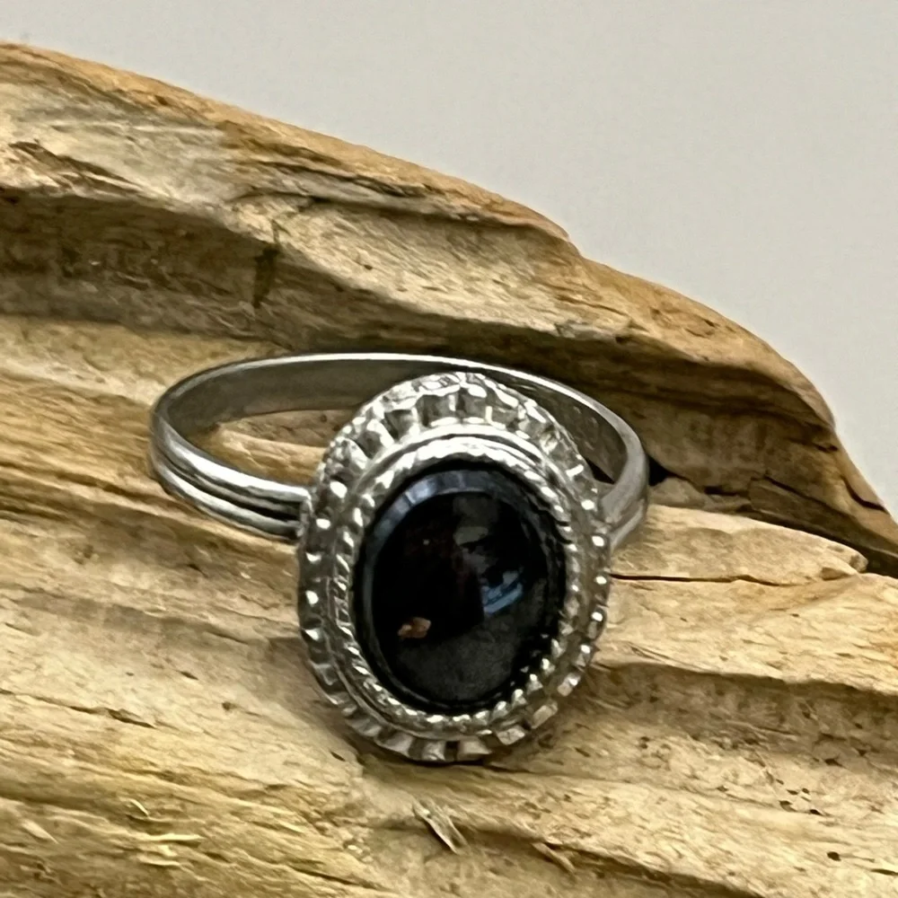 Vintage-Inspired Silver and Black Ring with Ornate Setting